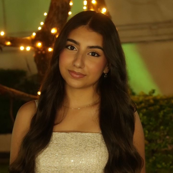 Profile Picture of   Kkakkakaka ily @luizavinco... (@julia.moraess) on Tiktok