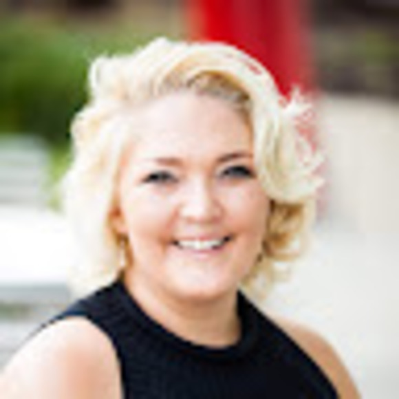 Profile Picture of Jennifer Gabelman (@jennifergabelma) on Poshmark