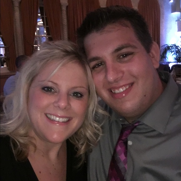 Profile Picture of Kimberly Schickram (@khuey1983) on Poshmark