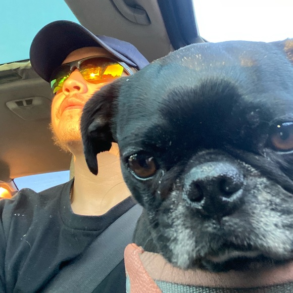 Alec Martinez - Poshmark Profile Picture of Alec Martinez (@abuck20) on Poshmark