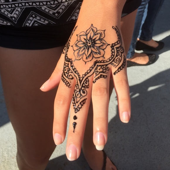 Profile Picture of Allison Guida (@allison432) on Poshmark