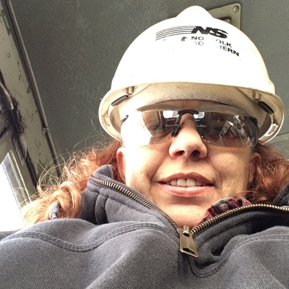 Profile Picture of Doris Ross (@nama2007) on Poshmark