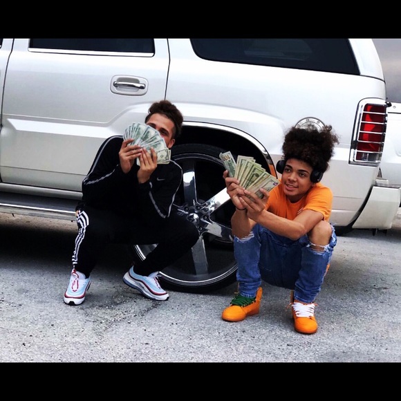 Dylon Danese - Poshmark Profile Picture of Dylon Danese (@dylondanese) on Poshmark