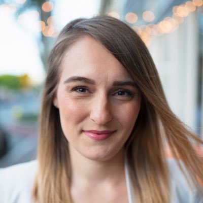 Profile Picture of Shannon Simmons (@artshelady) on Twitter