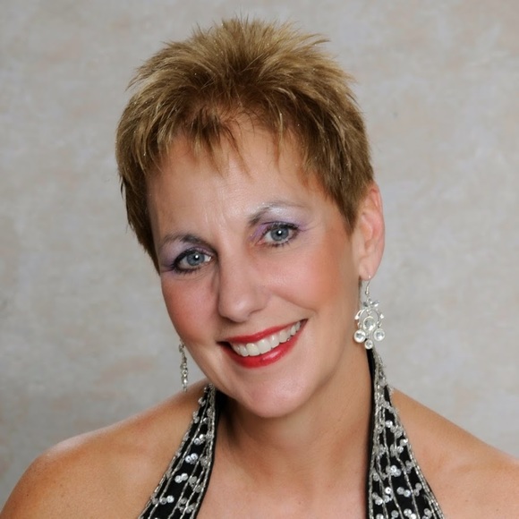 Profile Picture of Nancy Hixon (@dhband) on Poshmark