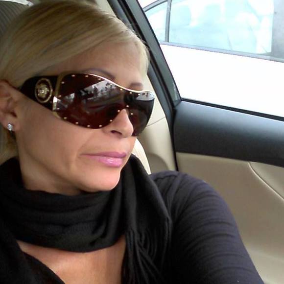 Profile Picture of Iris Tamayo (@iristamayo71) on Poshmark