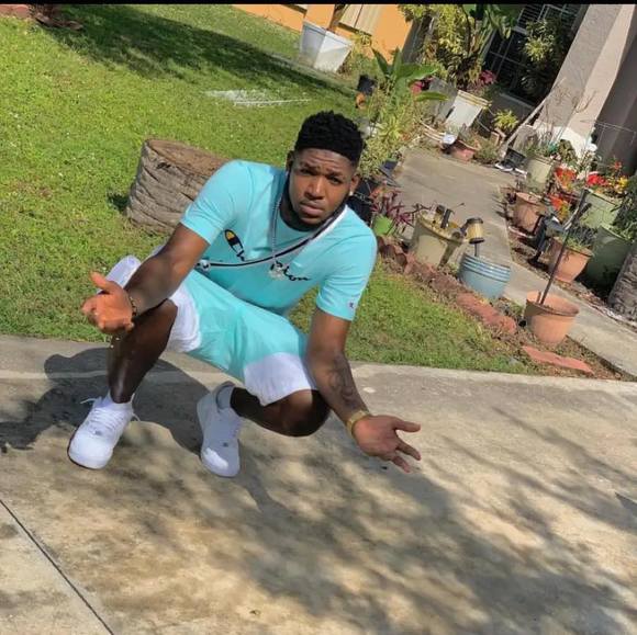 Profile Picture of Andre Hamilton (@andre_hamilton) on Poshmark