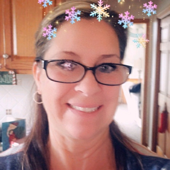 Profile Picture of Nadine Shavack (@nshavack68) on Poshmark