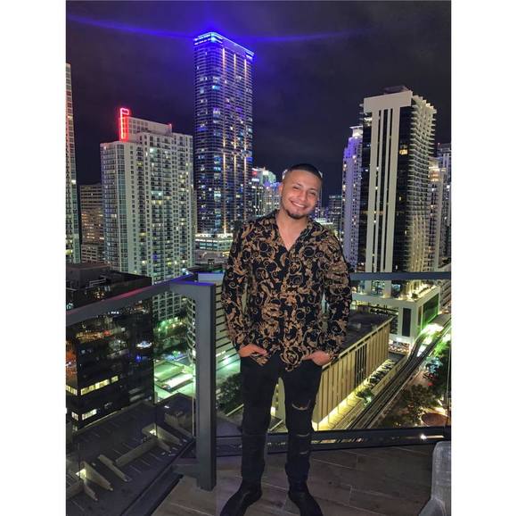 Profile Picture of Bismark Talavera (@bizmarkjdm) on Poshmark