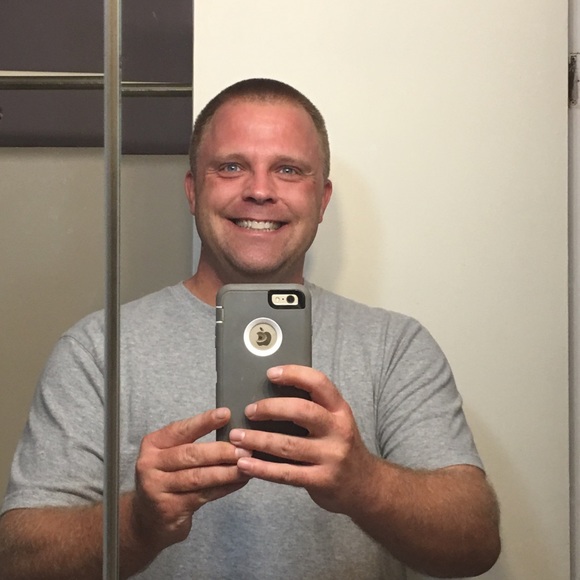 Profile Picture of David Winfield (@dwfieldjr) on Poshmark