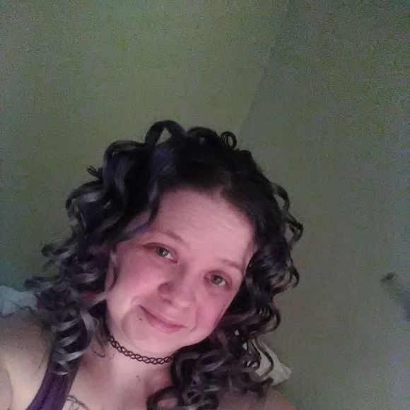 Profile Picture of Stephanie Shoop (@stephys1995) on Poshmark
