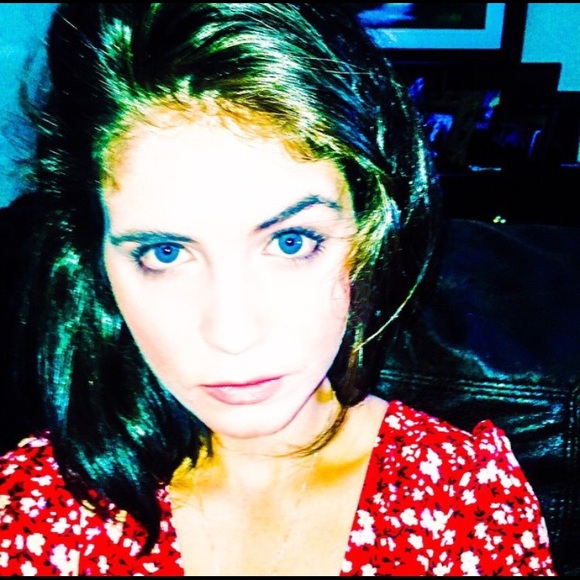 Profile Picture of Abi Longanecker (@abibu) on Poshmark