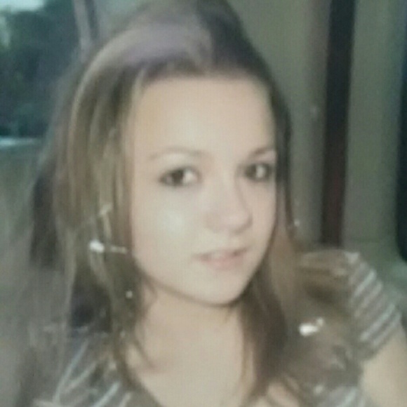 Profile Picture of Stacey Shoemaker (@brookeshoe93) on Poshmark