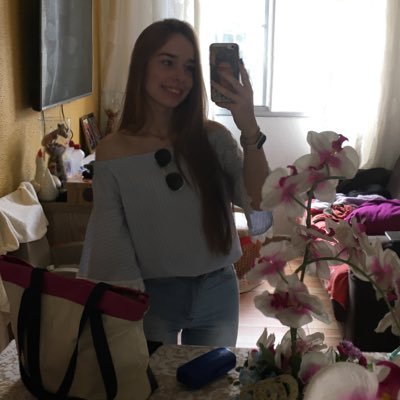 Profile Picture of Alice (@alicebuss) on Twitter