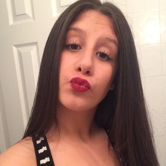 Profile Picture of Alyssa Lopiccolo (@alyssalopiccolo) on Poshmark