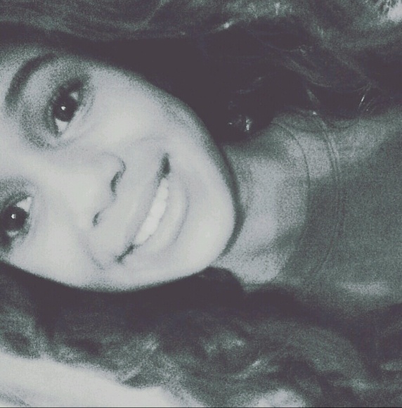 Profile Picture of Alexis Harrell (@alexis_harrell) on Poshmark