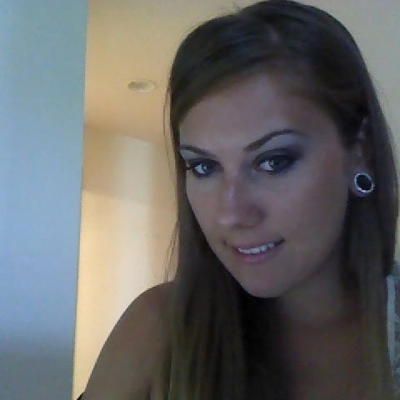 Heather Quashnie - Poshmark Profile Picture of Heather Quashnie (@hquashnie2) on Poshmark