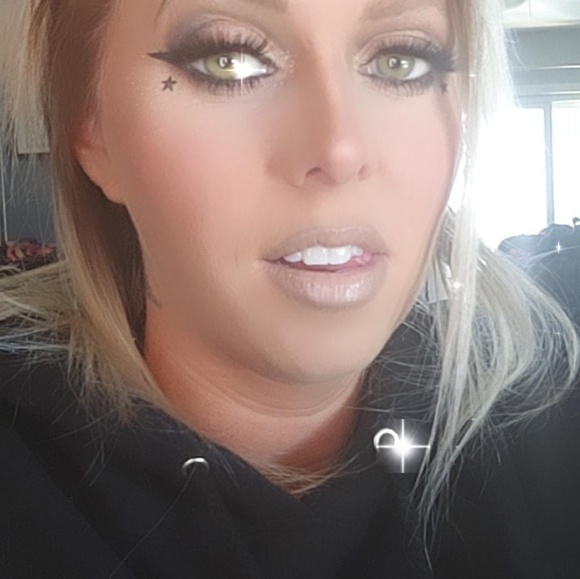 Profile Picture of Tawni Kolari (@tawnikolari) on Poshmark