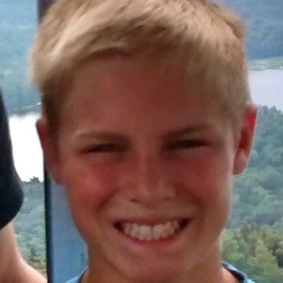 Profile Picture of Ethan Sivillo (@ethansiv) on Poshmark