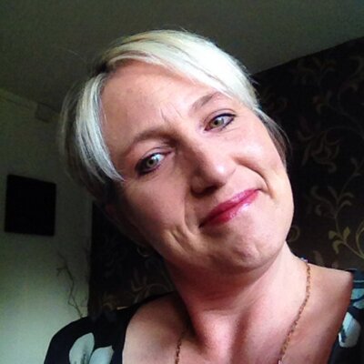Profile Picture of Lisa Constant (@longnails101) on Twitter