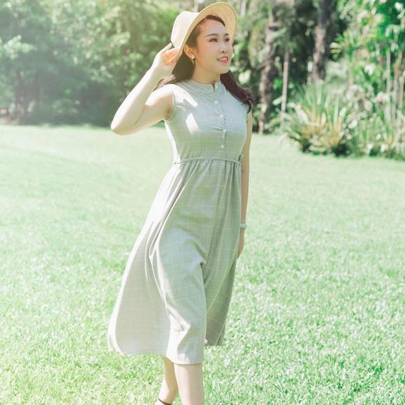 Profile Picture of Queena Huang (@lovelyiog) on Poshmark