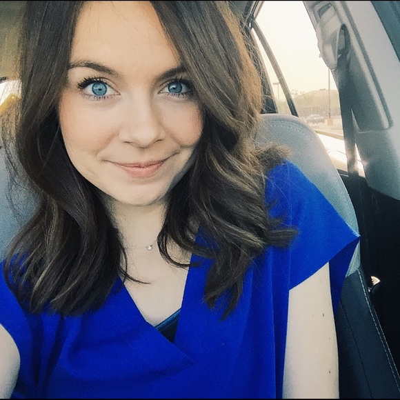 Profile Picture of Taylor Johnsen (@tayjohnsen) on Poshmark