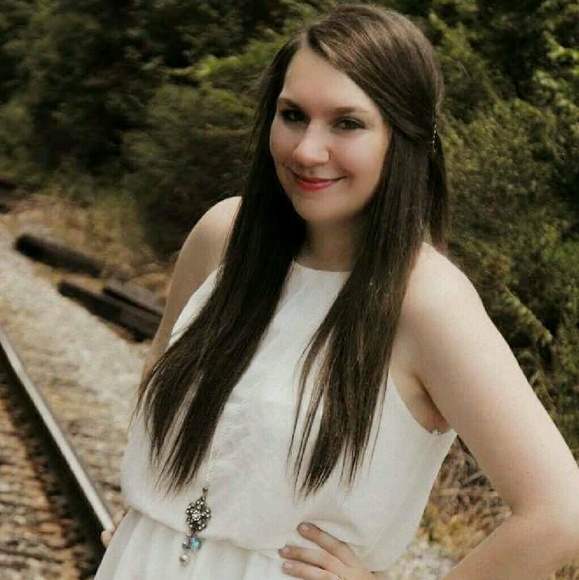 Profile Picture of Brittany Pool (@brittanylean) on Poshmark