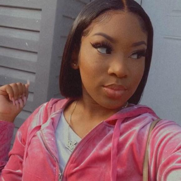 Profile Picture of Sísí Millianÿ (@shiniswagg) on Poshmark