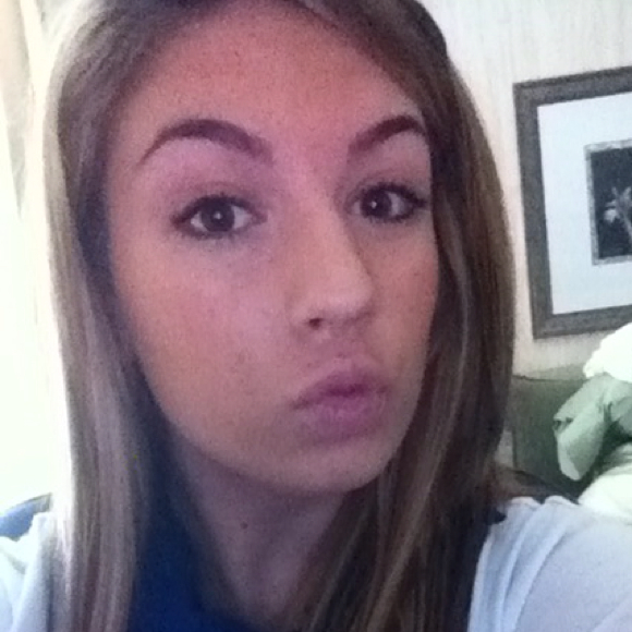 Profile Picture of Sydney Hayner (@sydstowell) on Poshmark