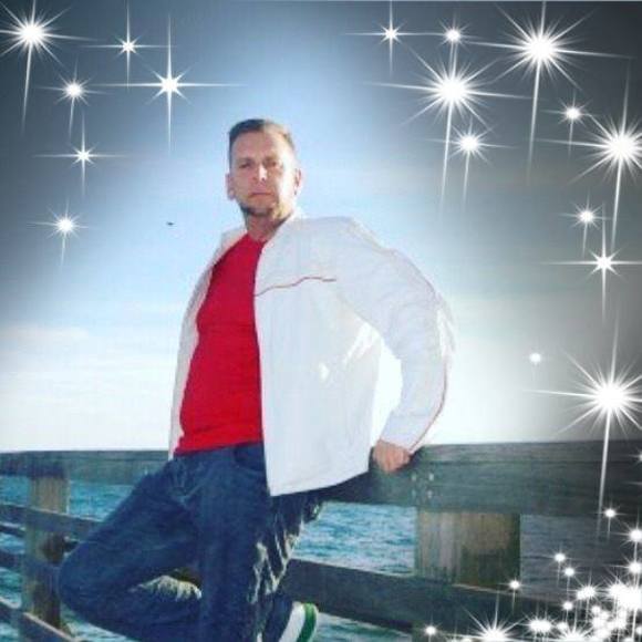 Profile Picture of Steve Berkowitz (@sebnyc1) on Poshmark