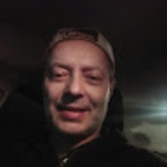 Profile Picture of Robert Mostoller (@robertmostoller) on Poshmark