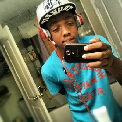Profile Picture of Donte Harris (@TeamSmurfSocks) on Twitter