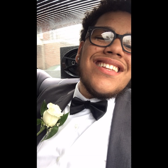 Damian Texidor - Poshmark Profile Picture of Damian Texidor (@d_tex70) on Poshmark