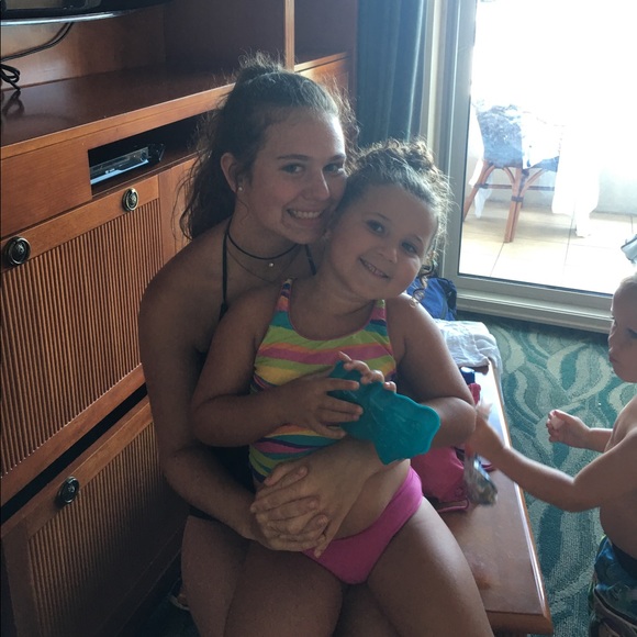 Profile Picture of Leah Long (@leahlong7) on Poshmark