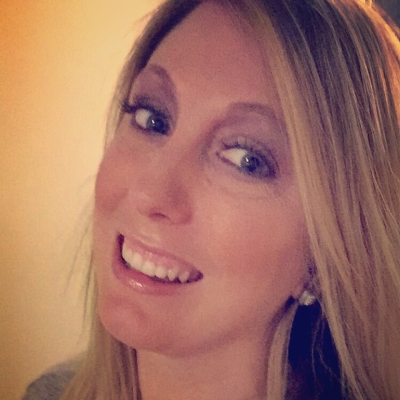 Profile Picture of Kylee Strohm (@strohmkk) on Poshmark
