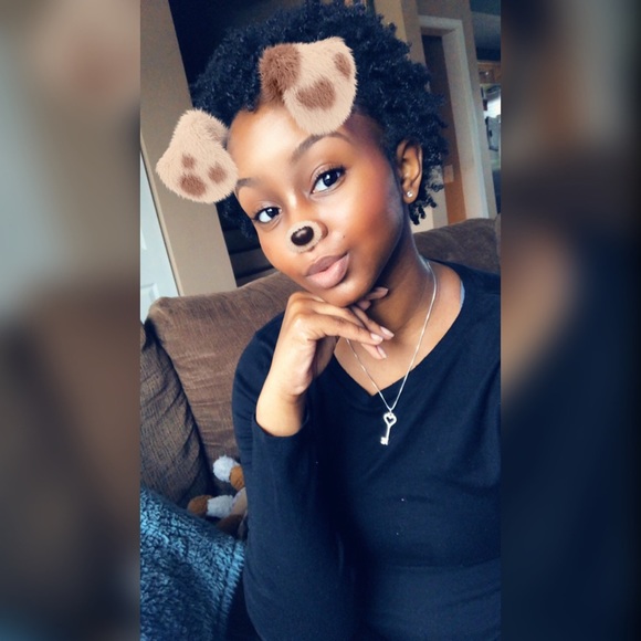 Profile Picture of Karrie Thibideau (@kthibs_) on Poshmark