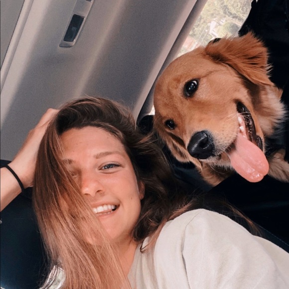 Profile Picture of Savannah Hennon (@sbhennon11) on Poshmark