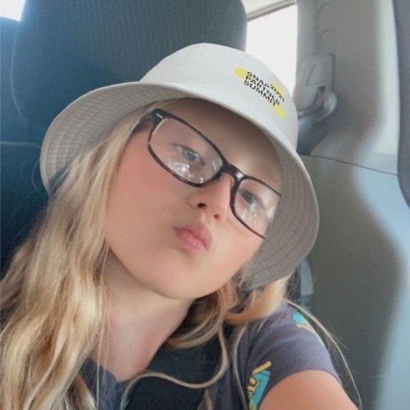 Ariel Lamp - Poshmark Profile Picture of Ariel Lamp (@ariellamp) on Poshmark