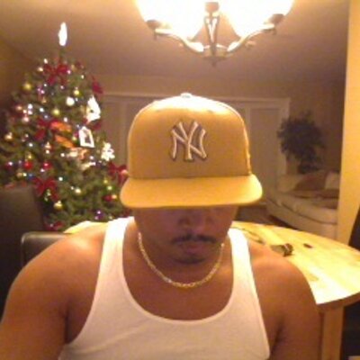 Profile Picture of Raymond Dean (@HoodHeffner1) on Twitter