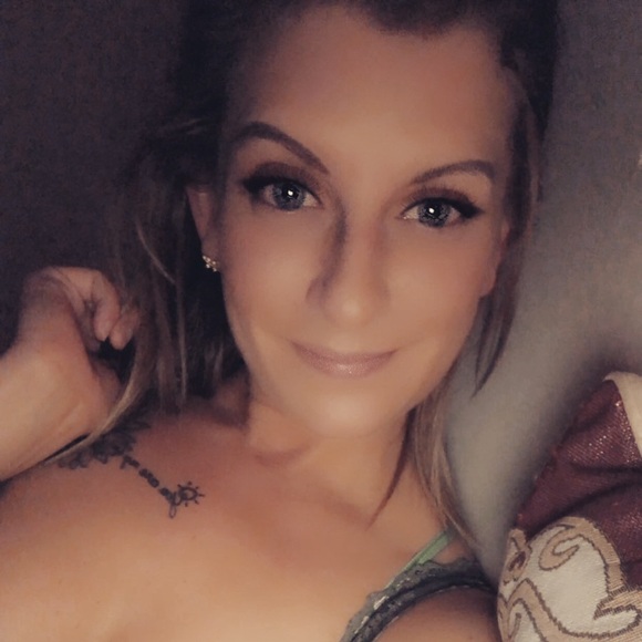 Profile Picture of Taylor Giem (@taylorgiem10) on Poshmark