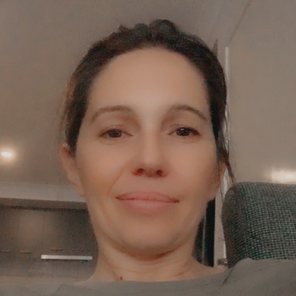 Profile Picture of Fleur Fourie (@fleurfourie) on Poshmark