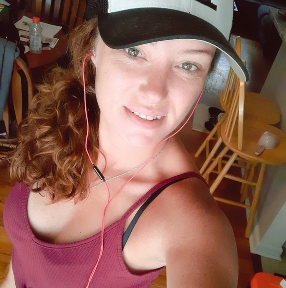 Profile Picture of Melissa Winchell (@melmd86) on Poshmark