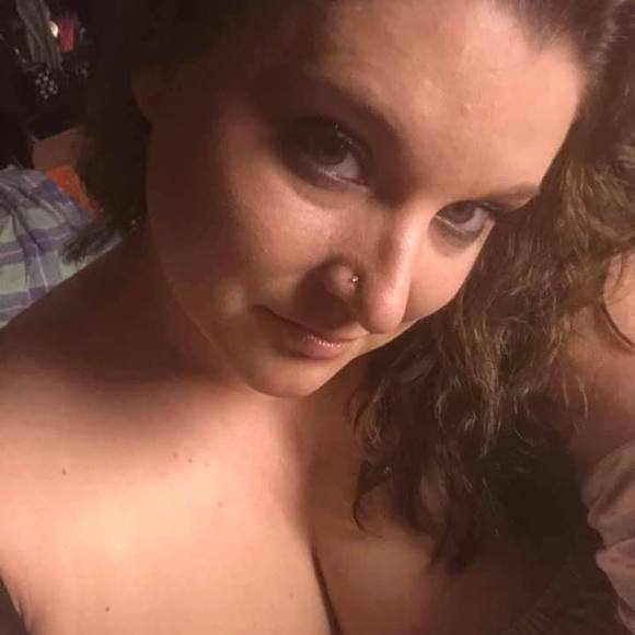 Profile Picture of Amber Sardeson (@babylynn86) on Poshmark