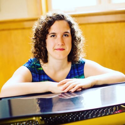 Profile Picture of Mary Castello (@mcastellopiano) on Twitter