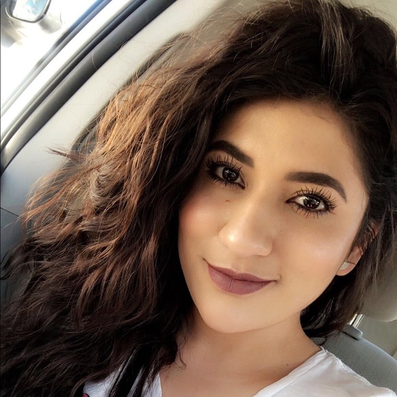 Profile Picture of Beatriz Delgado (@beatriz9023) on Poshmark