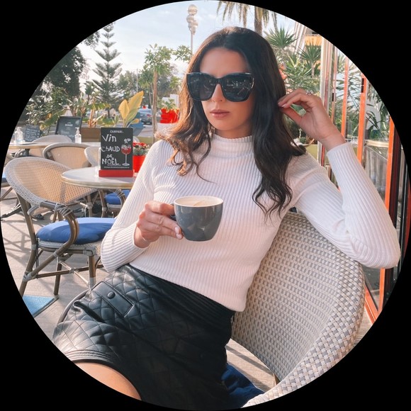 Profile Picture of Rebecca Peterpaul (@beccapeterpaul) on Poshmark