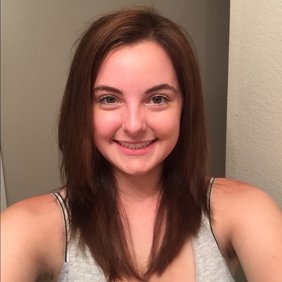 Profile Picture of Tori Boone (@bentleybear) on Poshmark