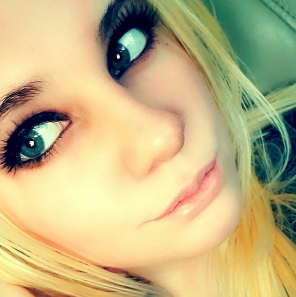 Profile Picture of Rebekka Yarger (@rebekkayarger) on Poshmark