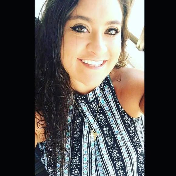 Profile Picture of Marina Arrivello (@xosunxo13) on Poshmark