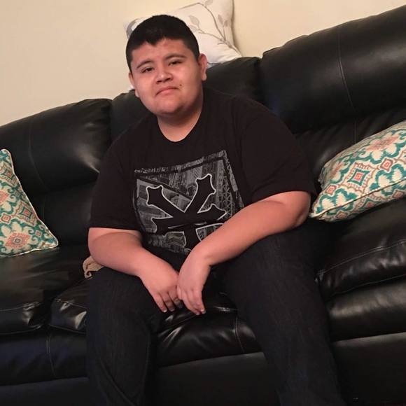 Profile Picture of Oscar James (@oscar1027) on Poshmark